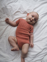 Indlæs billede til gallerivisning Opskrift på Millas Sommerdragt fra PetiteKnit