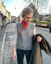 Indlæs billede til gallerivisning Opskrift på Moby Slipover fra PetiteKnit