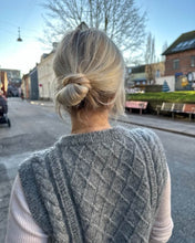 Indlæs billede til gallerivisning Opskrift på Moby Slipover fra PetiteKnit