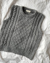 Indlæs billede til gallerivisning Opskrift på Moby Slipover fra PetiteKnit