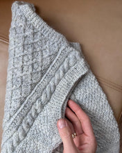 Indlæs billede til gallerivisning Opskrift på Moby Slipover Mini fra PetiteKnit