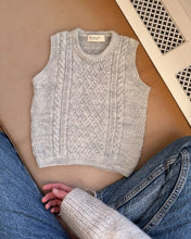 Indlæs billede til gallerivisning Opskrift på Moby Slipover Mini fra PetiteKnit