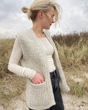 Indlæs billede til gallerivisning Opskrift på November Vest fra PetiteKnit