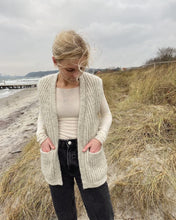 Indlæs billede til gallerivisning Opskrift på November Vest fra PetiteKnit