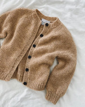 Indlæs billede til gallerivisning Opskrift på Novice Cardigan Junior - Chunky Edition fra PetiteKnit