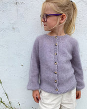 Indlæs billede til gallerivisning Opskrift på Novice Cardigan Junior - Mohair Edition fra PetiteKnit