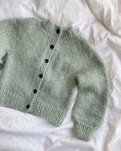 Indlæs billede til gallerivisning Opskrift på Novice Cardigan Mini - Chunky Edition fra PetiteKnit