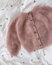 Indlæs billede til gallerivisning Opskrift på Novice Cardigan Mini - Mohair Edition fra PetiteKnit