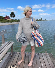 Indlæs billede til gallerivisning Opskrift på Novice Sweater - Chunky Edition fra PetiteKnit