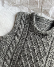 Indlæs billede til gallerivisning Opskrift på Moby Slipover Baby fra PetiteKnit