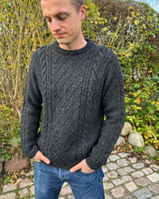 Indlæs billede til gallerivisning Opskrift på Moby Sweater Man fra PetiteKnit