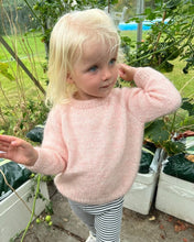 Indlæs billede til gallerivisning Opskrift på Monday Sweater Junior fra PetiteKnit