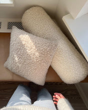 Indlæs billede til gallerivisning Opskrift på Teddy Pillow fra PetiteKnit