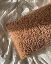 Indlæs billede til gallerivisning Opskrift på Teddy Pillow fra PetiteKnit