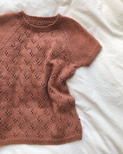 Indlæs billede til gallerivisning Opskrift på Rigmors Sommerbluse Junior fra PetiteKnit