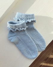 Indlæs billede til gallerivisning Opskrift på Ruffle Socks Junior fra PetiteKnit