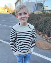 Indlæs billede til gallerivisning Opskrift på Seaside Sweater Junior fra PetiteKnit