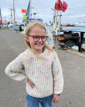 Indlæs billede til gallerivisning Opskrift på September Sweater Junior fra PetiteKnit