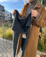 Indlæs billede til gallerivisning Opskrift på Sophie Shawl fra PetiteKnit