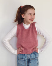 Indlæs billede til gallerivisning Opskrift på Stockholm Slipover Junior fra PetiteKnit