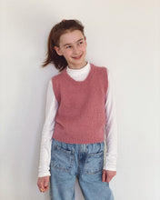 Indlæs billede til gallerivisning Opskrift på Stockholm Slipover Junior fra PetiteKnit