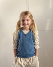 Indlæs billede til gallerivisning Opskrift på Stockholm Slipover Mini fra PetiteKnit