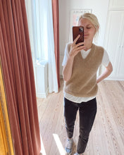 Indlæs billede til gallerivisning Opskrift på Stockholm Slipover V-neck fra PetiteKnit