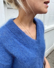 Indlæs billede til gallerivisning Opskrift på Stockholm Sweater V-neck fra PetiteKnit
