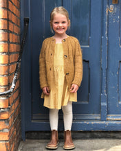 Indlæs billede til gallerivisning Opskrift på Sunday Cardigan Junior fra PetiteKnit