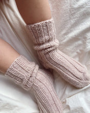 Indlæs billede til gallerivisning Opskrift på Sunday Socks Junior fra PetiteKnit