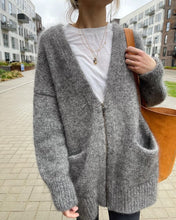 Indlæs billede til gallerivisning Opskrift på Zipper Jacket fra PetiteKnit