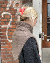 Indlæs billede til gallerivisning Opskrift på Zipper Neck fra PetiteKnit