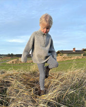 Indlæs billede til gallerivisning Opskrift på Zipper Sweater Light Junior fra PetiteKnit