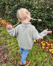 Indlæs billede til gallerivisning Opskrift på Zipper Sweater Light Junior fra PetiteKnit