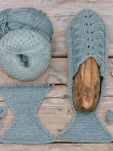 Indlæs billede til gallerivisning Opskrift på Bregnetøfler fra Sandnes Garn