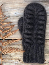 Indlæs billede til gallerivisning Opskrift på Bregnevotten på tykke pinde - herre fra Sandnes Garn