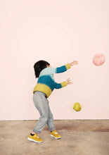 Indlæs billede til gallerivisning Opskrift på Lille Julia Genser fra Sandnes Garn