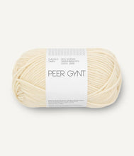 Indlæs billede til gallerivisning Louvre Sweater - strikkekit [Peer Gynt] PetiteKnit
