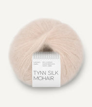 Indlæs billede til gallerivisning Kumulus Bluse PetiteKnit strikkekit [Tynn Silk Mohair]
