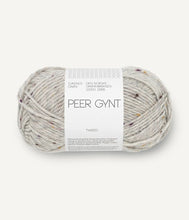 Indlæs billede til gallerivisning Louvre Sweater - strikkekit [Peer Gynt] PetiteKnit
