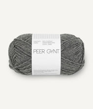 Indlæs billede til gallerivisning Louvre Sweater - strikkekit [Peer Gynt] PetiteKnit
