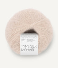 Indlæs billede til gallerivisning Kumulus Bluse PetiteKnit strikkekit [Tynn Silk Mohair]
