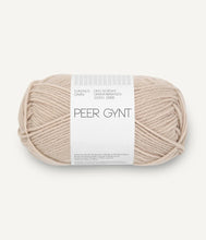Indlæs billede til gallerivisning Louvre Sweater - strikkekit [Peer Gynt] PetiteKnit
