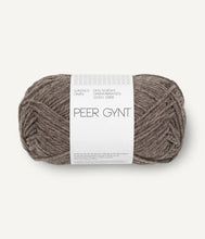 Indlæs billede til gallerivisning Louvre Sweater - strikkekit [Peer Gynt] PetiteKnit

