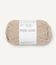 Indlæs billede til gallerivisning Louvre Sweater - strikkekit [Peer Gynt] PetiteKnit
