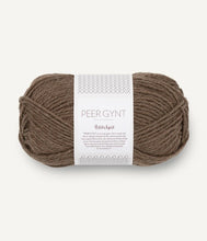 Indlæs billede til gallerivisning Louvre Sweater - strikkekit [Peer Gynt] PetiteKnit
