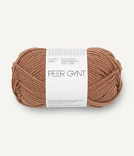 Indlæs billede til gallerivisning Louvre Sweater - strikkekit [Peer Gynt] PetiteKnit
