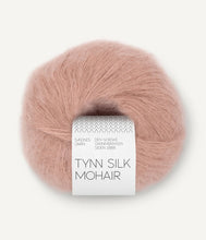 Indlæs billede til gallerivisning Kumulus Bluse PetiteKnit strikkekit [Tynn Silk Mohair]
