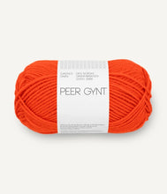 Indlæs billede til gallerivisning Louvre Sweater - strikkekit [Peer Gynt] PetiteKnit
