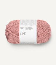 Indlæs billede til gallerivisning Alice Top PetiteKnit strikkekit [Line]
